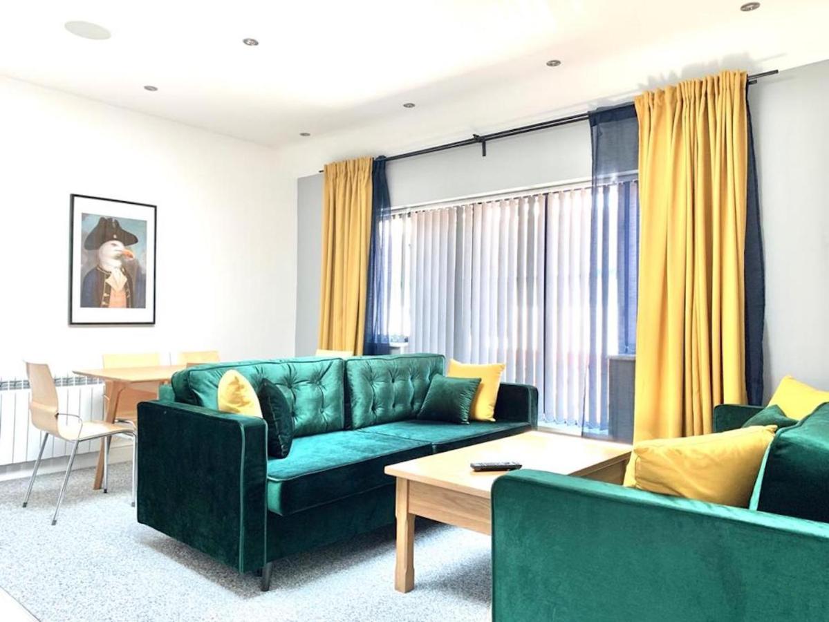 Premium Apartments Thatcham Broadway Екстер'єр фото