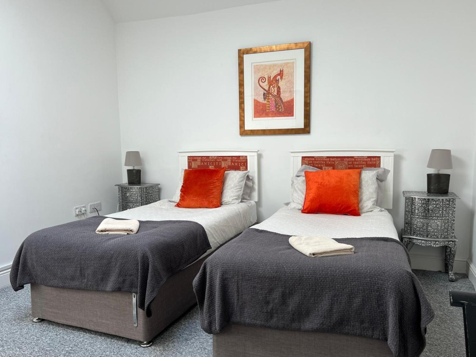 Premium Apartments Thatcham Broadway Екстер'єр фото
