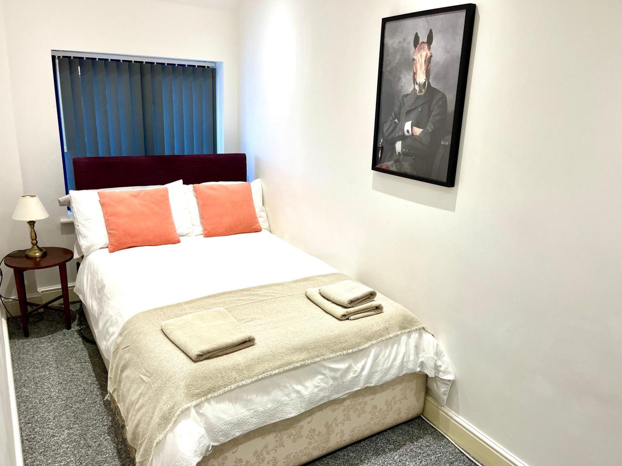 Premium Apartments Thatcham Broadway Екстер'єр фото